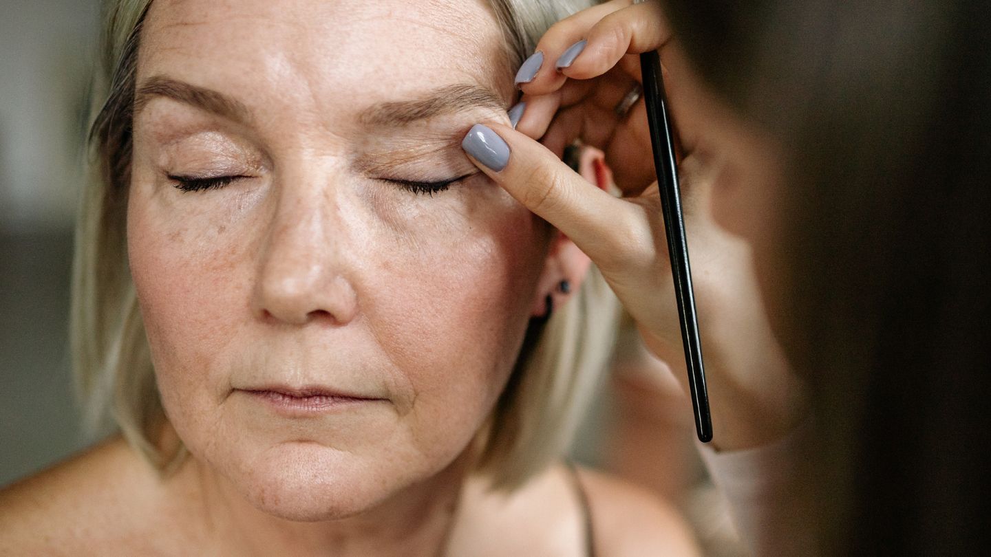 Paupière gonflée : causes, symptômes et solutions